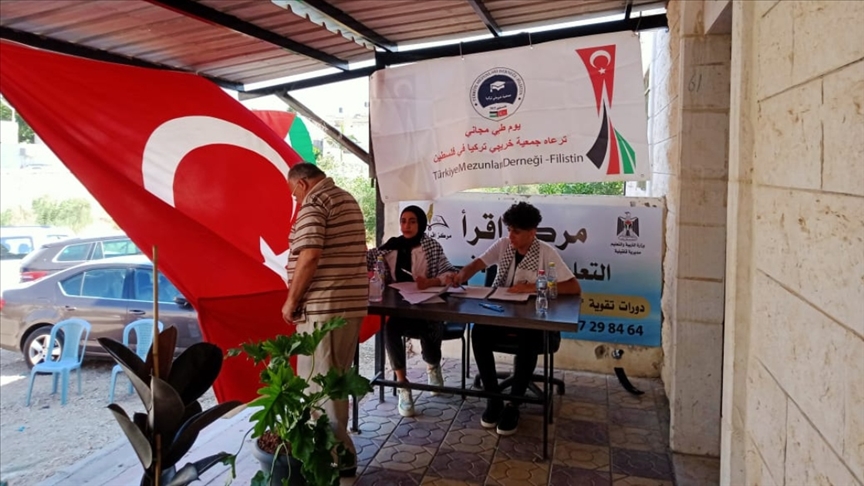 Türkiye mezunu Filistinliler, Batı Şeria'daki 'Tıp Günü' etkinliğinde halka ücretsiz sağlık hizmeti sundu