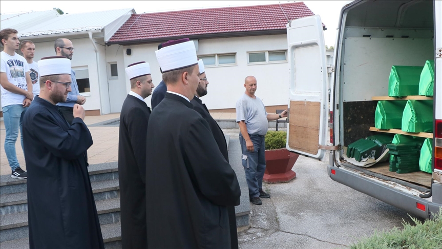 Tuzla: Ispraćeni tabuti sa 18 žrtava zločina tokom rata u Brčkom