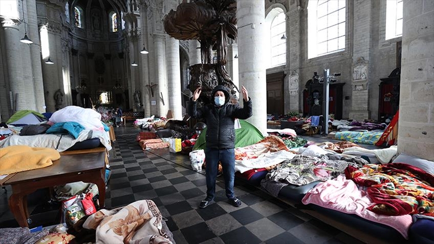 Cerca de 400 indocumentados permanecen en huelga de hambre desde hace 40 días en Bélgica