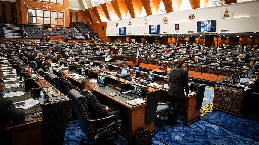 Malezya’da parlamento krizi derinleşiyor