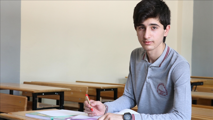 From war, to Turkey, to top student: Young Syrian grabs top scores on high school exam