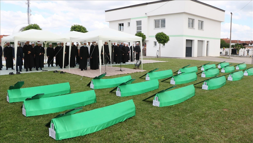Klanjana kolektivna dženaza u Brčkom: Osamnaest neidentifikovanih civila pronašlo svoj vječni smiraj