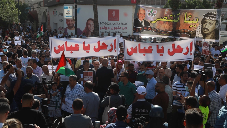 رام الله.. محتجون يطالبون بمحاسبة قتلة "نزار بنات"