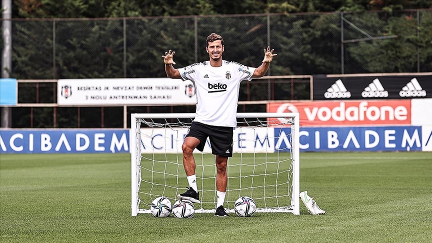 Beşiktaş'ın yeni transferi Salih Uçan: Şampiyonluk, Şampiyonlar Ligi ve Sergen hoca benim için bir etken oldu