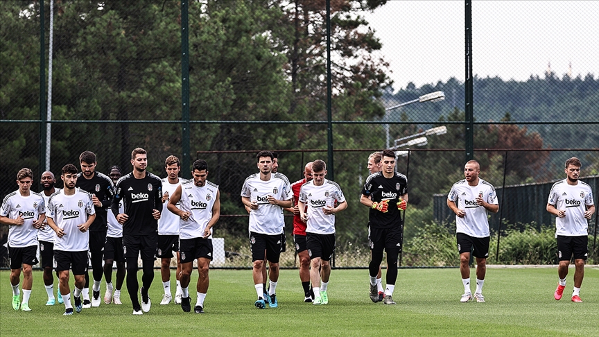 Beşiktaş, yeni sezon hazırlıklarını sabah idmanıyla sürdürdü
