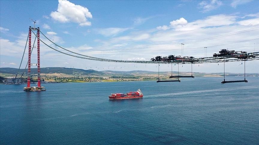 Pont Çanakkale 1915: l 'installation des cordes de suspension a commencé