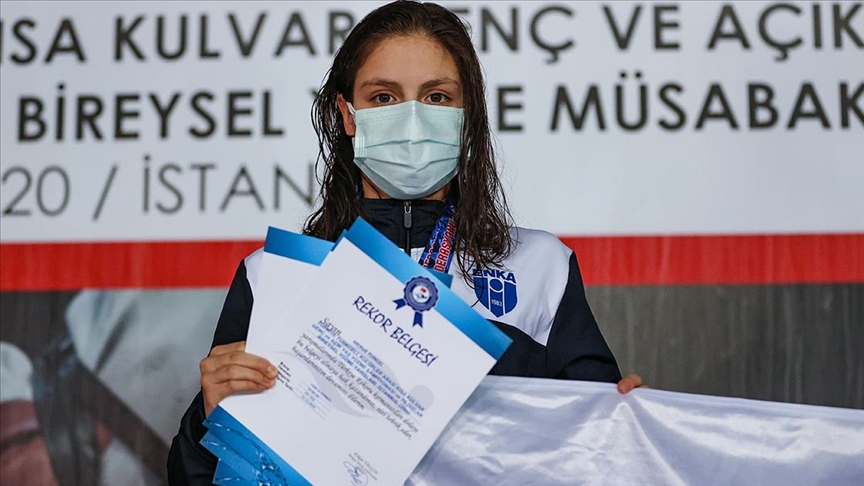 Milli yüzücü Merve Tuncel Avrupa Gençler Şampiyonası'nda rekor kırdı