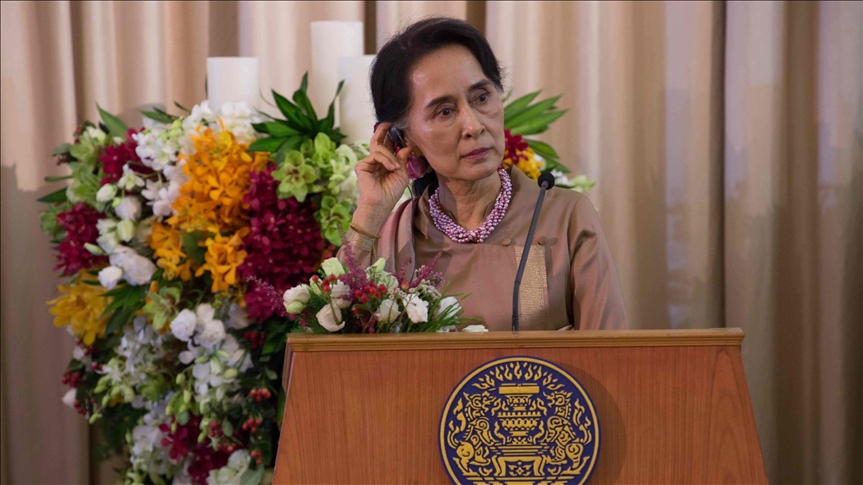 Líder derrocada de Myanmar Aung San Suu Kyi fue vacunada bajo custodia contra la COVID-19