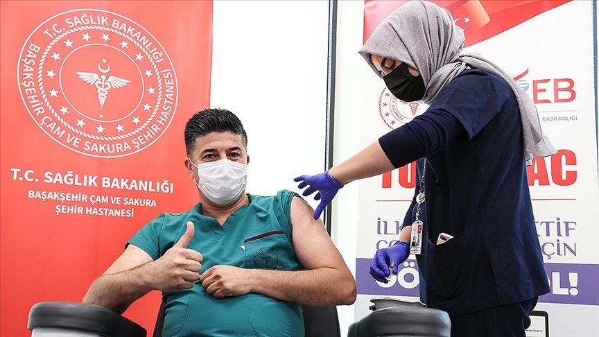 Yerli Asi Turkovac Faz 3 Calismasi Kapsaminda Istanbul Daki Gonullulere Uygulaniyor