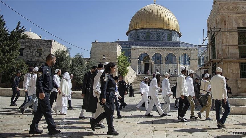Dozens of Israelis storm Al-Aqsa complex in Jerusalem