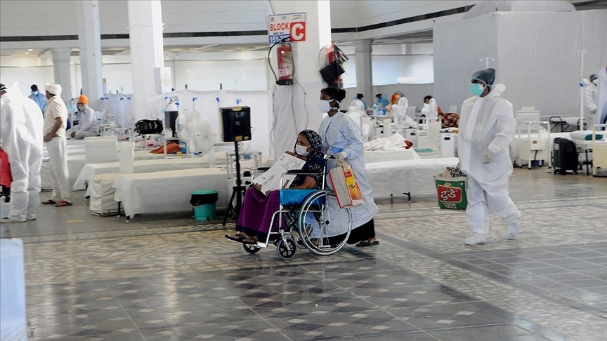 Hindistan'da Kovid-19 salgınında hasta sayısındaki düşüş sürüyor