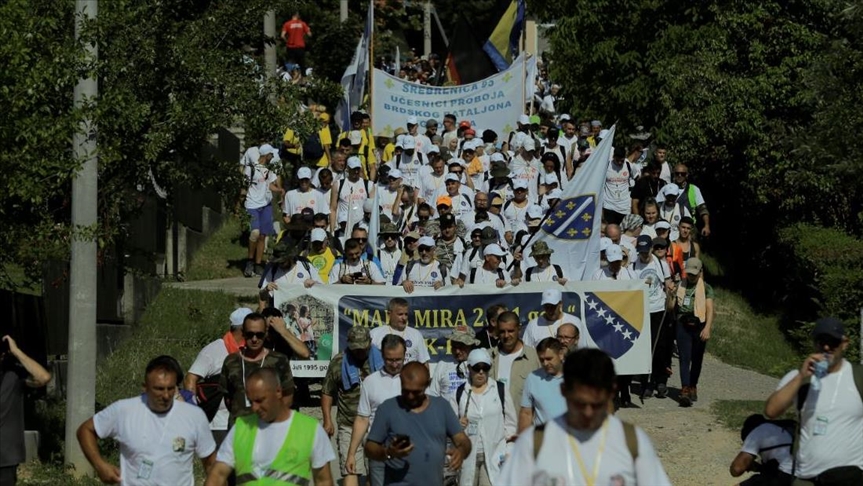 البوسنة.. مسيرة لإحياء ذكرى ضحايا مذبحة "سربرينيتسا"