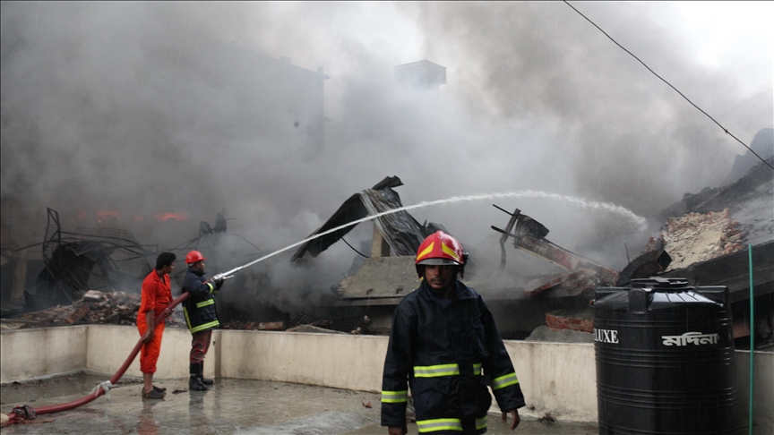 Fire kills 2, injures dozens at Bangladesh food factory