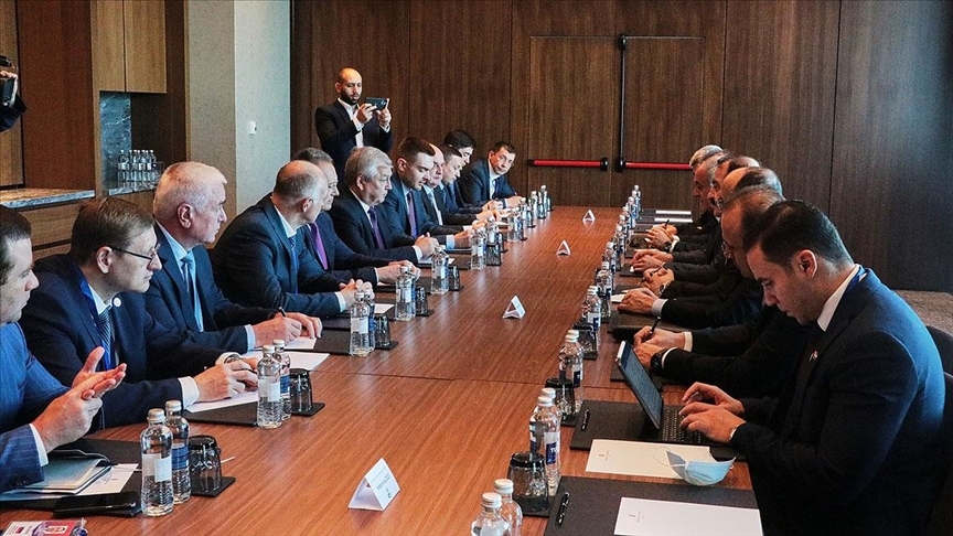 Suriye rejimi ve askeri muhalefet temsilcileri 16. Astana görüşmelerinin ana oturumunda bir araya geldi