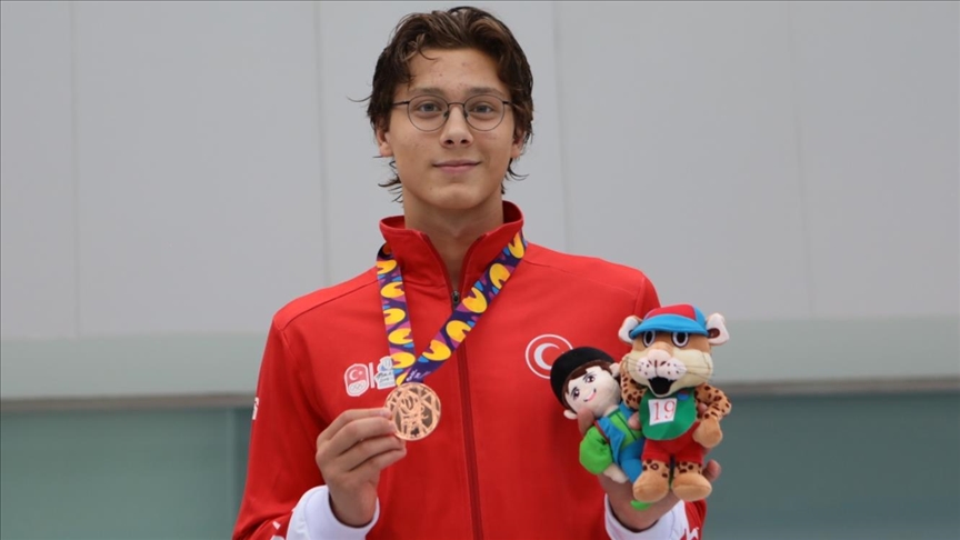 Turkish swimmer Berke Saka bags gold at European Junior Championships