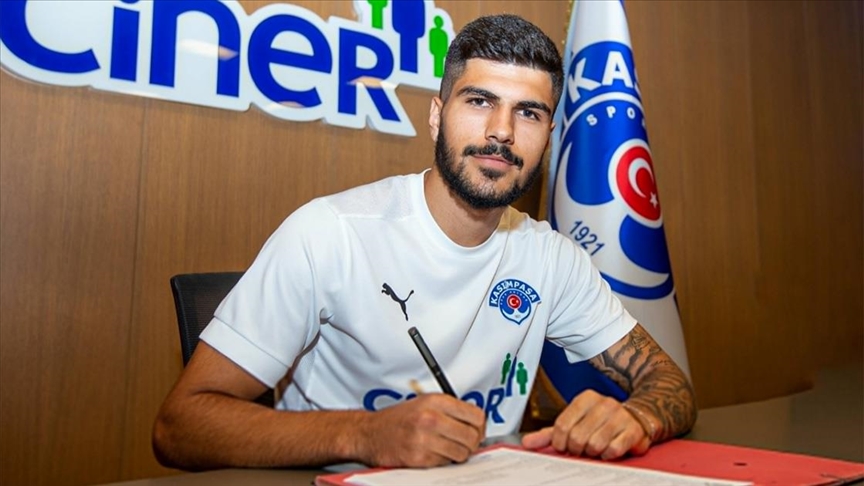 Kasımpaşa'da genç futbolcu Evren Eren Elmalı'nın sözleşmesi uzatıldı