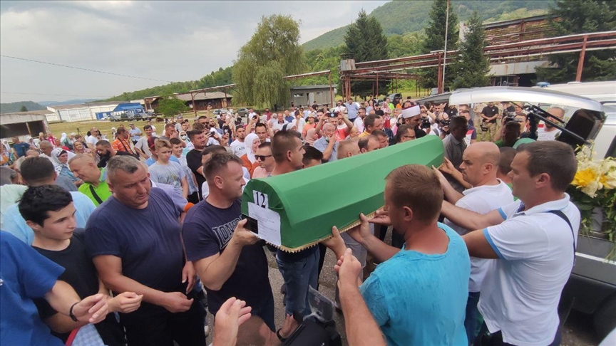 Tužna povorka s tabutima 19 žrtava genocida stigla u Potočare