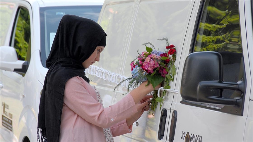 Saraybosnalılar Srebrenitsa kurbanlarını gözyaşları ve dualarla uğurladı