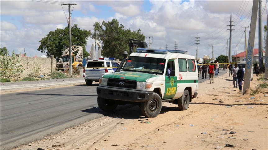 Roadside bomb kills 2 civilians in central Somalia