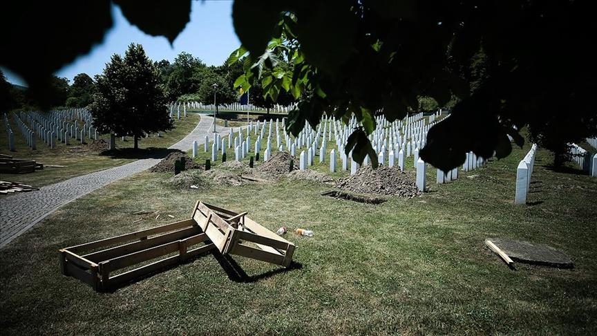 Le génocide de Srebrenica a laissé des centaines de parents dans la douleur de perdre leurs enfants