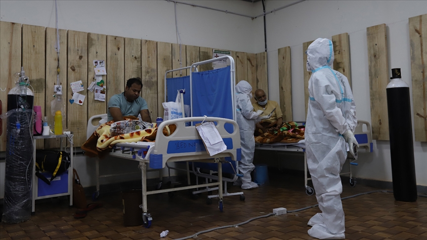 Hindistan'da Kovid-19 salgınında hasta sayısındaki düşüş sürüyor