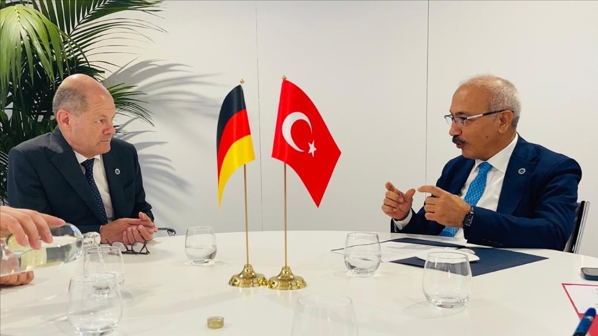 Hazine ve Maliye Bakanı Elvan, Almanya Başbakan Yardımcısı ve Maliye Bakanı Scholz ile görüştü