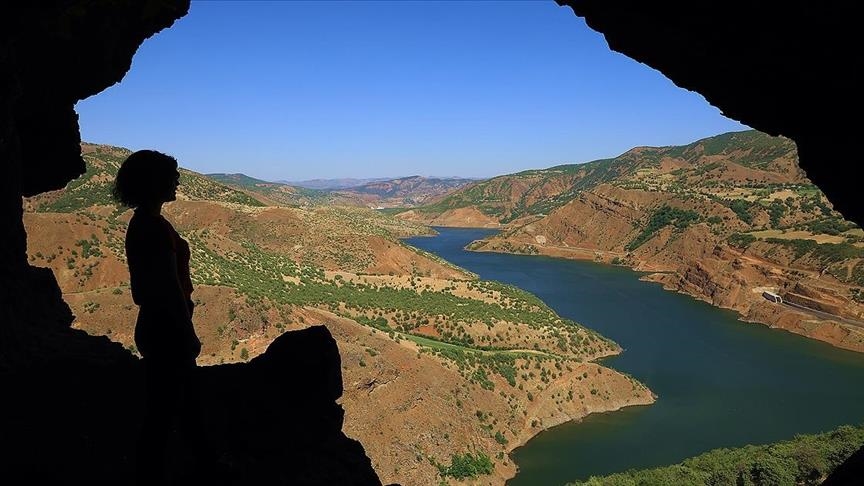 Visitors captivated by multiple floors, rooms in Turkey’s ancient Zag Caves