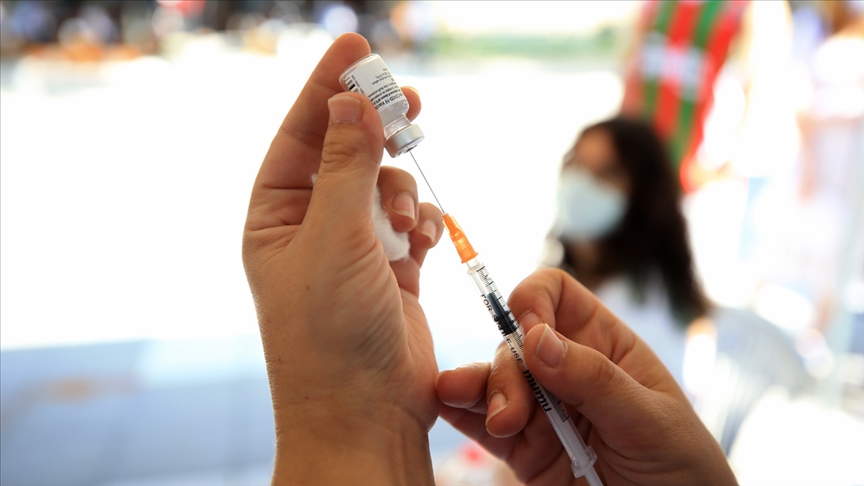 Sağlık Bakanlığının Kovid-19 aşılama kampanyası ünlülerin desteğiyle devam ediyor