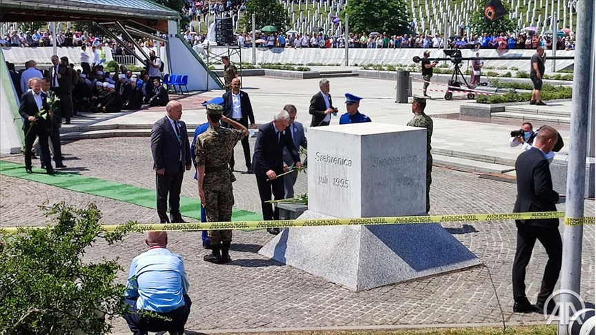 Potočari: Brojne delegacije položile cvijeće i odale počast žrtvama genocida
