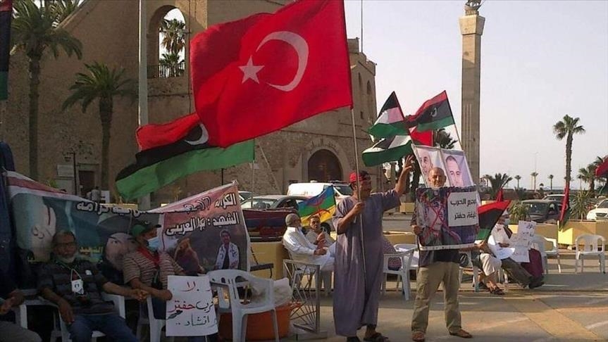Les Libyens réagissent à l'outrage au drapeau turc par les Partisans de Haftar