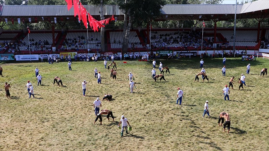 660. Tarihi Kırkpınar Yağlı Güreşleri'nde çeyrek final müsabakaları tamamlandı