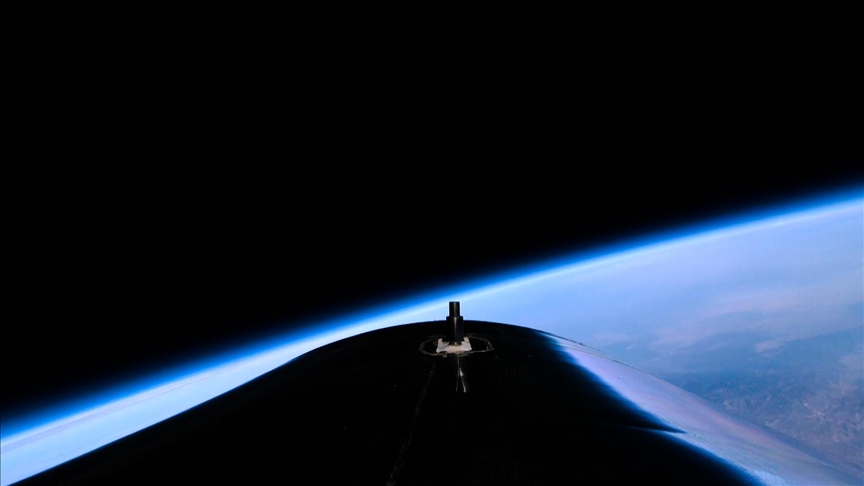 Virgin Galactic's Richard Branson completes sub-orbital trip