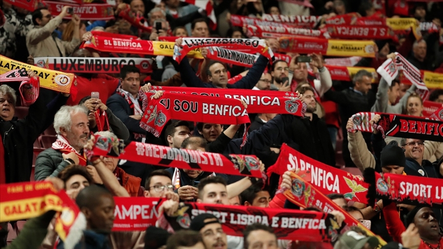 Futbol kulüpleri ilk yarıda borsalarda Benfica'yla atağa kalkarken, Juventus'la kayıpları oynadı