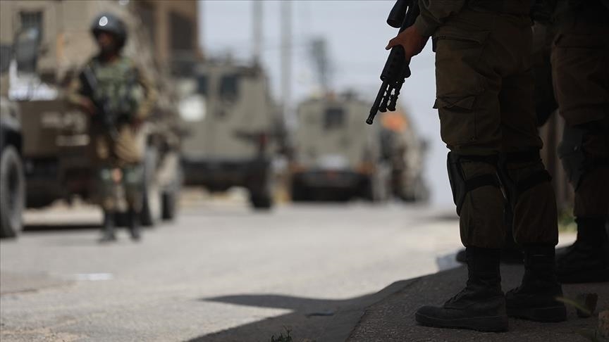 Palestinian shot by Israeli army seeks help live on Facebook