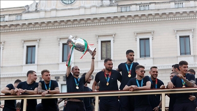 Avrupa şampiyonu İtalya Milli Takımı Roma'da şampiyonluk turu attı