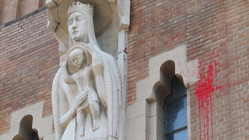 Kanada’da 10 çocuk yaz tatili boyunca yatılı kilise okulunda hayatını kaybeden 215 çocuk için etkinlik gerçekleştirecek