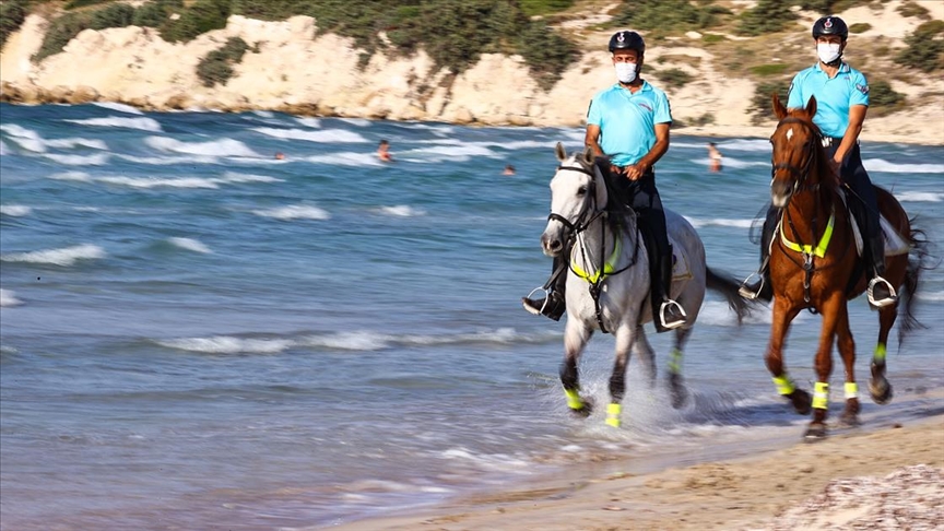 İzmir sahillerinin güvenliği jandarmanın atlı birliklerine emanet
