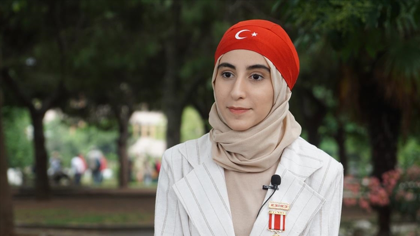FETÖ'nün darbe girişiminde 14 yaşında gazilik mertebesine erişen genç o gece yaşadıklarını anlattı