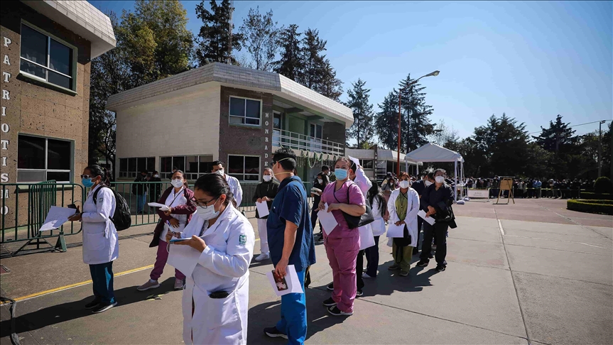 Autoridades mexicanas confirman que el país cumple cuatro semanas en la tercera ola de COVID-19