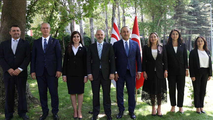 Çavuşoğlu, KKTC Cumhuriyet Meclisi Hukuk, Siyasi İşler ve Dış İlişkiler Komitesi ​​Başkanı Öztürk'ü ağırladı 