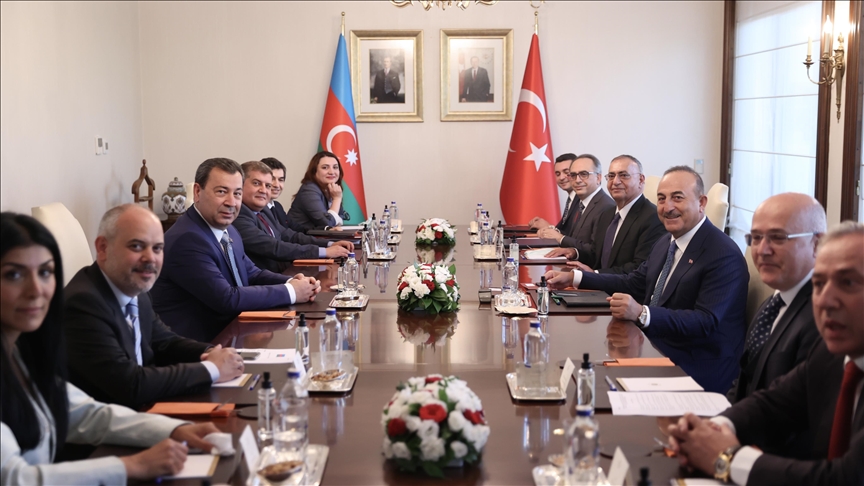 Turkish foreign minister meets Azerbaijani delegation