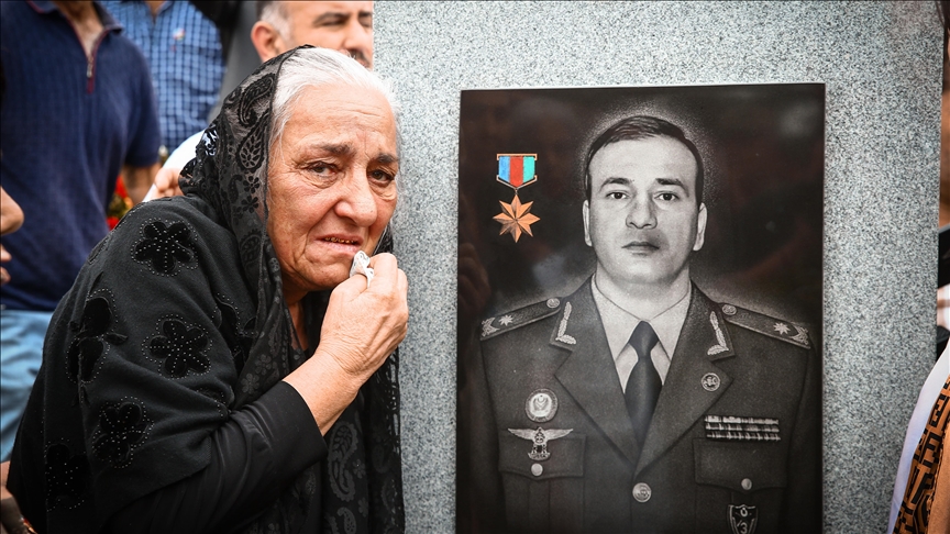 В Азербайджане чтят память героев боев на границе с Арменией