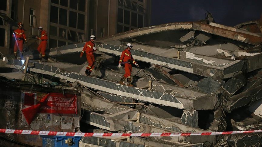 Число жертв обрушения гостиницы в Китае возросло до 17