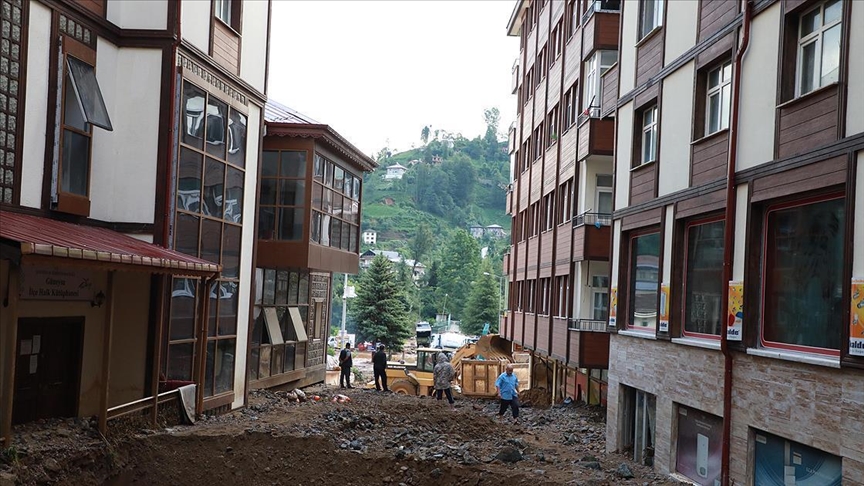 Rize'deki sel ve heyelanlarda ölü sayısı 2'ye yükseldi