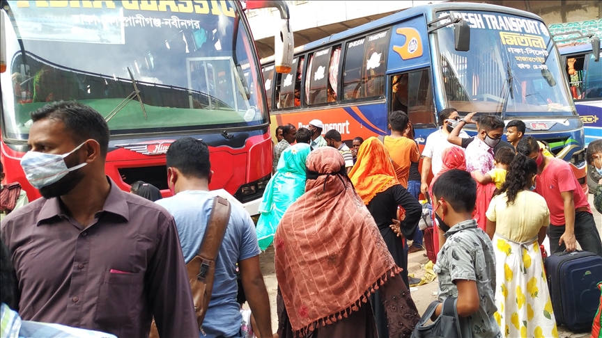 Thousands in Bangladesh head to hometowns for festival despite virus