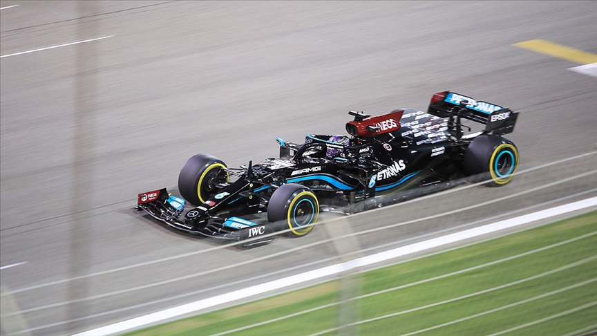 F1 Büyük Britanya Grand Prix'sinde sıralama turlarının galibi Lewis Hamilton