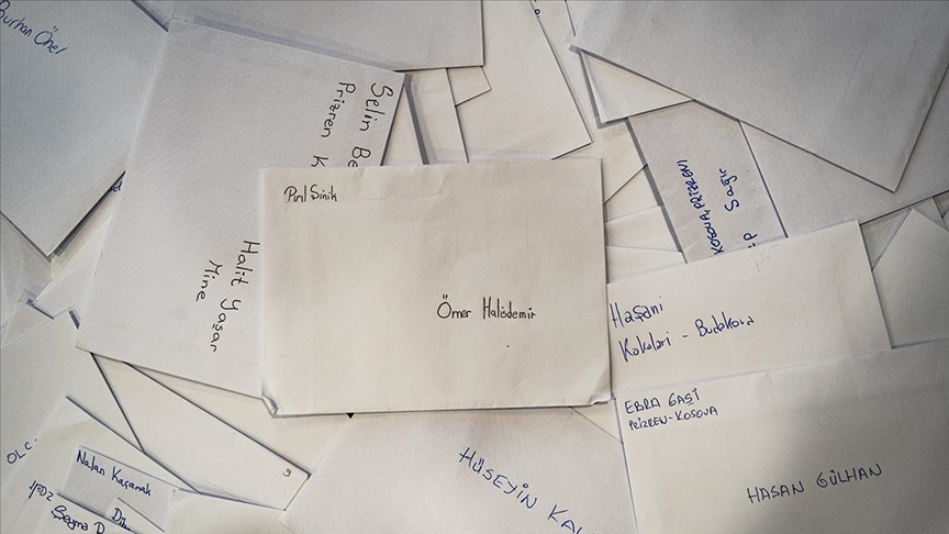 Kosovalı 251 Türk öğrenciden 15 Temmuz şehitlerinin ailelerine mektup