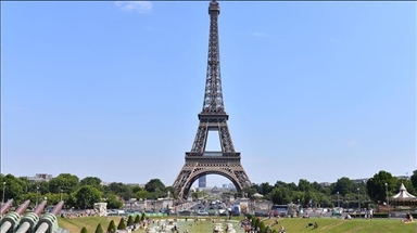 Kulla Eiffel në Paris rihapet për vizitorët