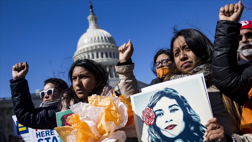 Un juez federal ordena la suspensión de los permisos migratorios DACA en Estados Unidos