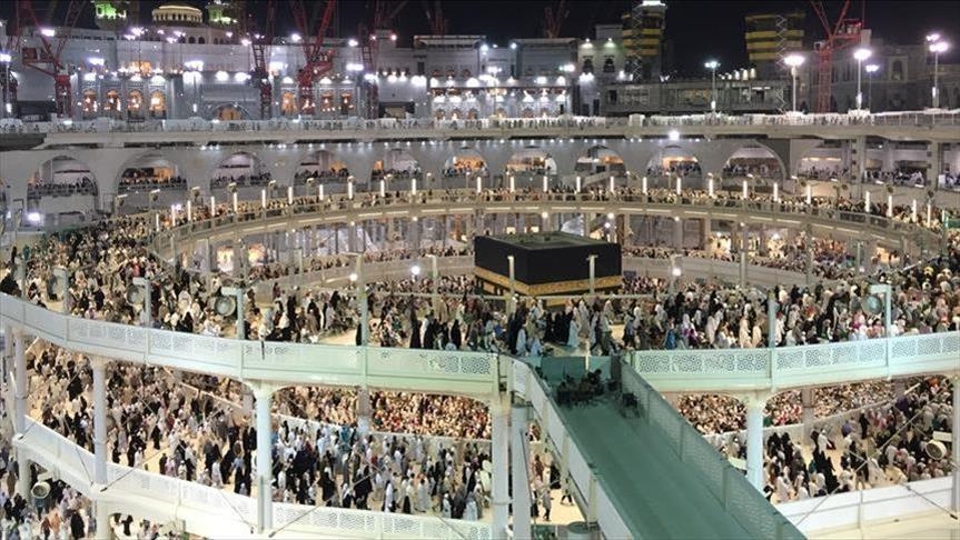 Haxhilerët muslimanë mbërrijnë në Mekë në Haxhin e dytë të kufizuar për shkak të pandemisë